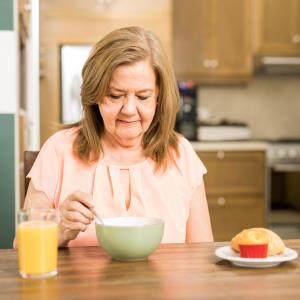 Severe energy restriction improves weight loss in postmenopausal women; potential risk to hip BMD