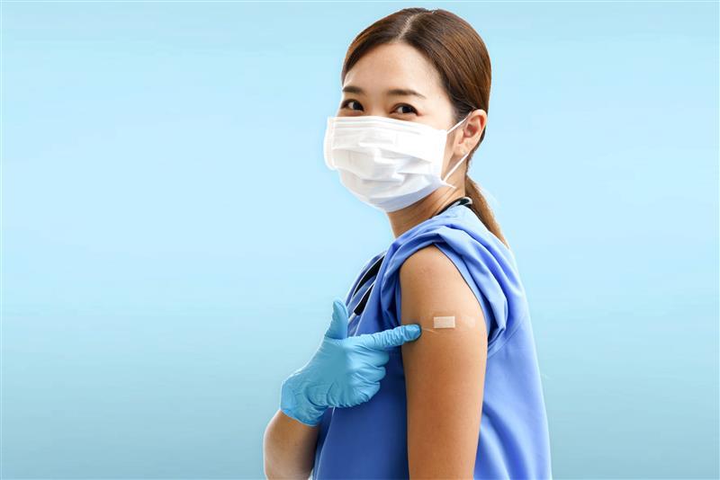 COVID-19 Vaccine Update
for Healthcare Workers:
Why Receiving the
JN.1-Containing SARS-CoV-2
Vaccine Matters