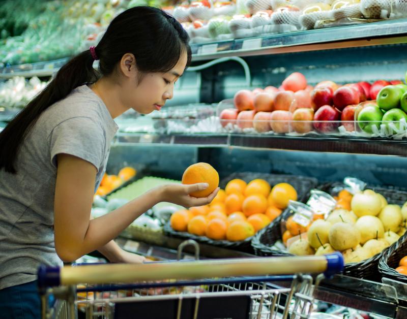 Avoid going grocery shopping on an empty stomach, as most foods would appear too tempting to a hungry person, thus increasing