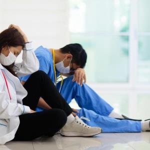 Minority healthcare workers more exposed to COVID-19‒related stressors