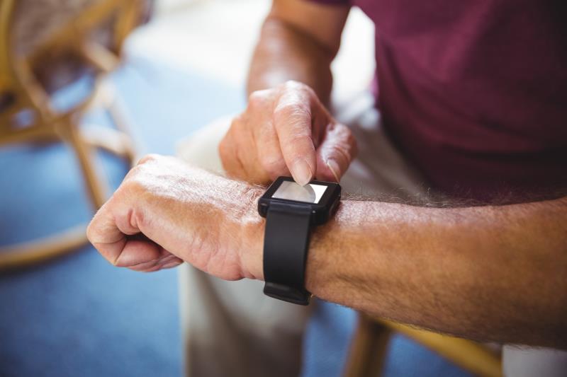 Enlisting smartwatches, fitness trackers in fight against COVID-19