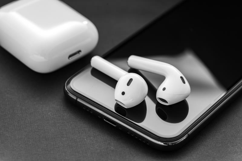 Smartphone-bundled earphones may double as low-cost hearing aids