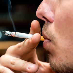 Smoking upon waking raises risk of chronic kidney disease