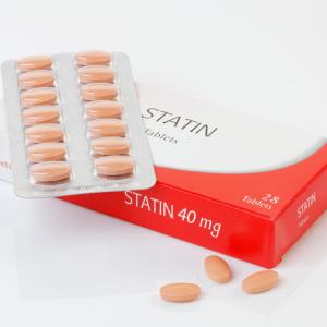 Should patients with COVID-19 discontinue statin therapy?