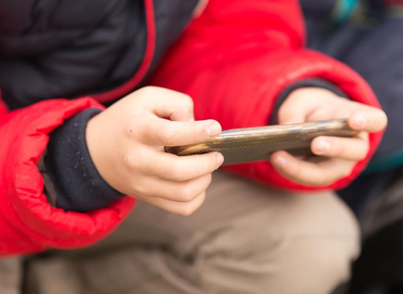 Longer screen time makes kids big around the belly