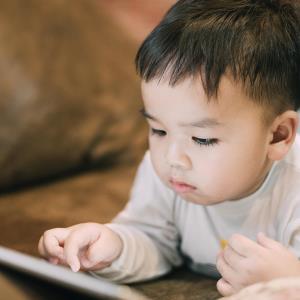 Screen time interferes with creation of talk-rich environment for children