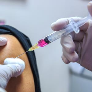 Influenza vaccination ups risk for bursitis