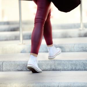 Stair climbing difficulty tied to higher death risk in adults with knee OA