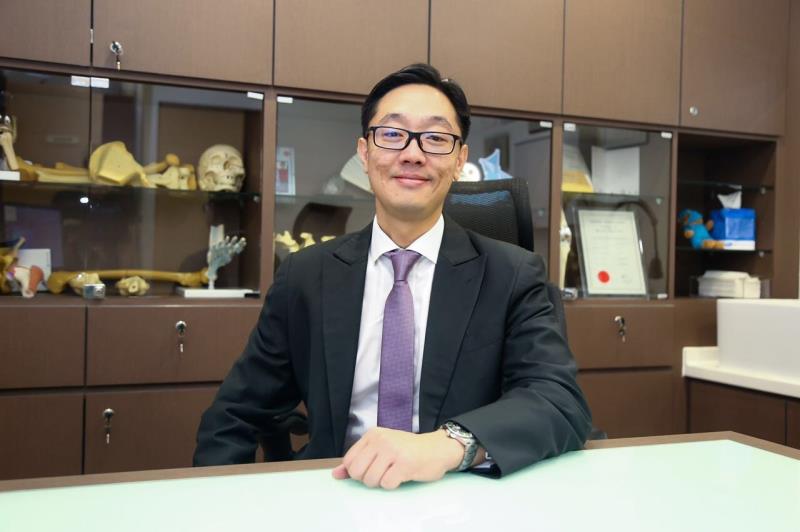 Dr Lee Eu Jin, Liberty Orthopaedic Clinic, Mount Elizabeth Medical Centre, Singapore.