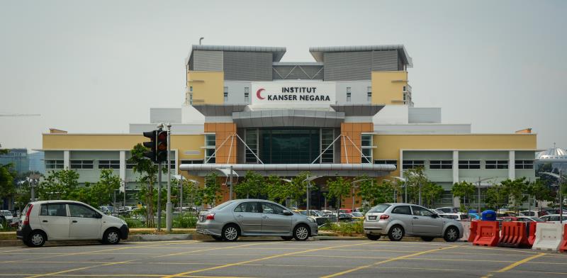 Lim helped to start the Traditional and Complementary Medicines Unit at the National Cancer Institute in 2013. (Photo credit: Phuong Nguyen/Shutterstock)